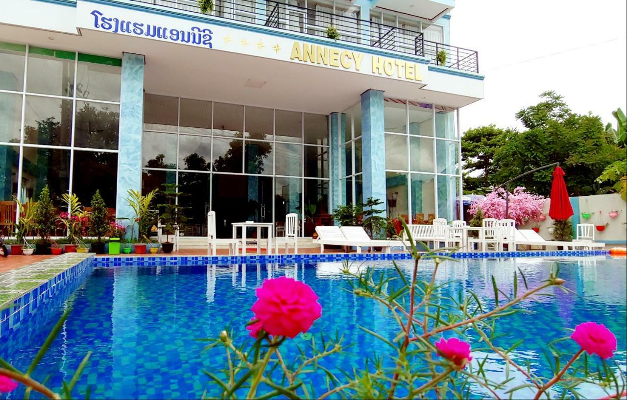 Annecy Hotel Vang Vieng Exteriör bild